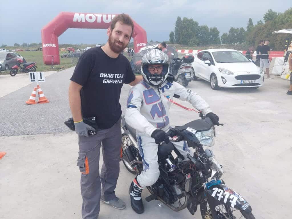 Μοτοσυκλέτα Dragster 2022 σε αγωνιστική δράση