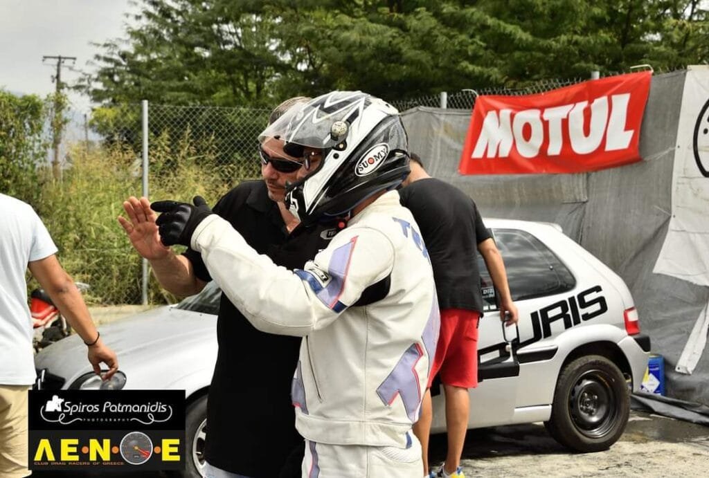 Μοτοσυκλέτα Dragster 2022 σε αγωνιστική δράση